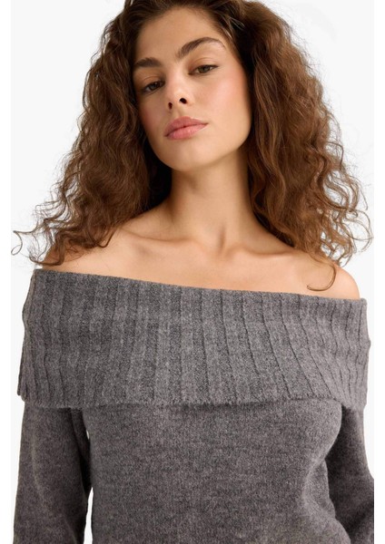 Slim Fit Dar Kesim Açık Omuz Triko Kazak E8345AX25WN fırsatları