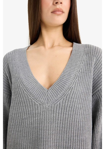 Oversize Geniş Kalıp V Yaka Triko Kazak Z7135AZ25WN fırsatları