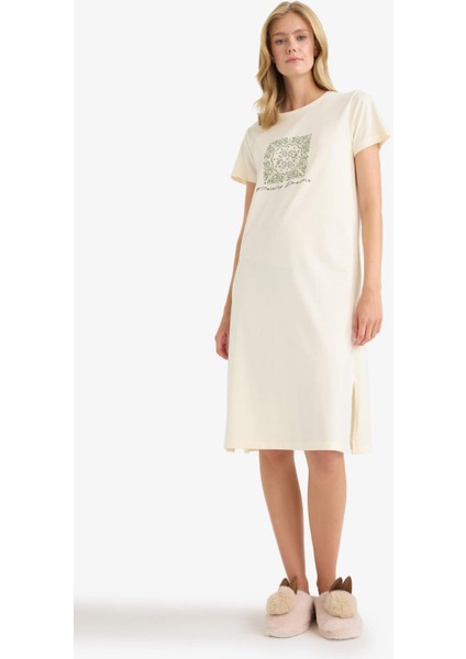 Regular Fit Bisiklet Yaka Baskılı Kısa Kollu Gecelik-Fall in Love F7566AX25AU