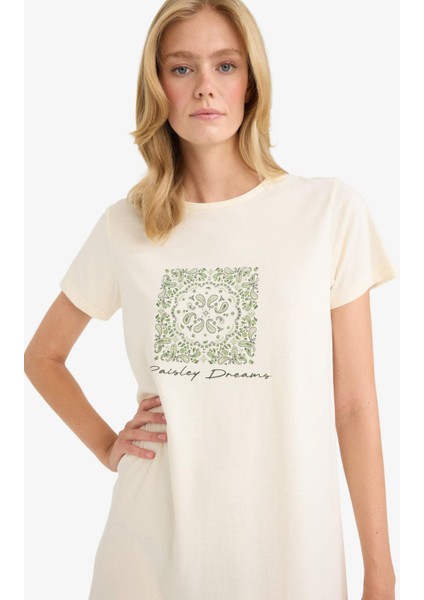 Regular Fit Bisiklet Yaka Baskılı Kısa Kollu Gecelik-Fall in Love F7566AX25AU modelleri