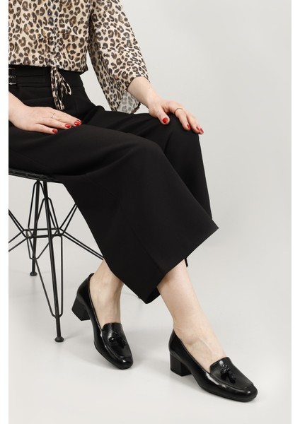 Kadın Siyah Rugan Küt Burun Kısa Kalın Topuklu Hakiki Deri Ayakkabı fiyatları