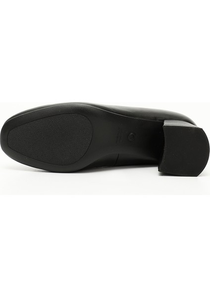 Kadın Siyah Küt Burun Orta Kalın Topuklu Hakiki Deri Ayakkabı indirimleri