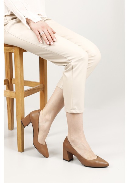 Kadın Açık Taba Sivri Burun Orta Kalın Topuklu Hakiki Deri Ayakkabı fiyatları