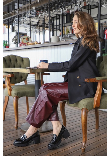 Kadın Siyah - Rugan Tokalı Orta Kalın Topuklu Hakiki Deri Ayakkabı fiyatları