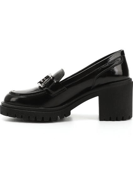 Kadın Siyah - Rugan Tokalı Orta Kalın Topuklu Hakiki Deri Ayakkabı fırsatları