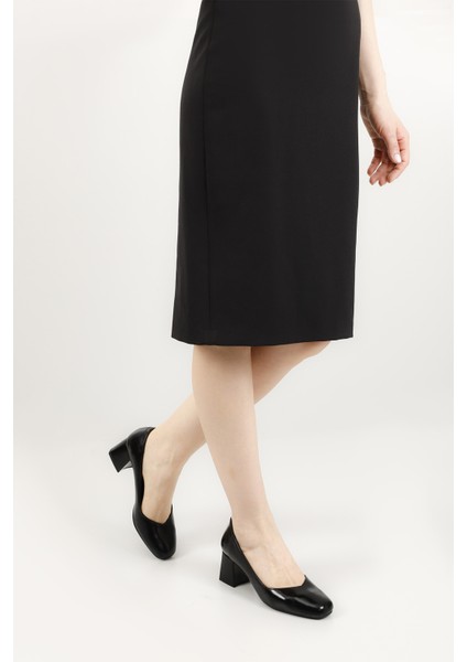 Kadın Siyah - Rugan Küt Burun Orta Kalın Topuklu Hakiki Deri Ayakkabı fiyatları