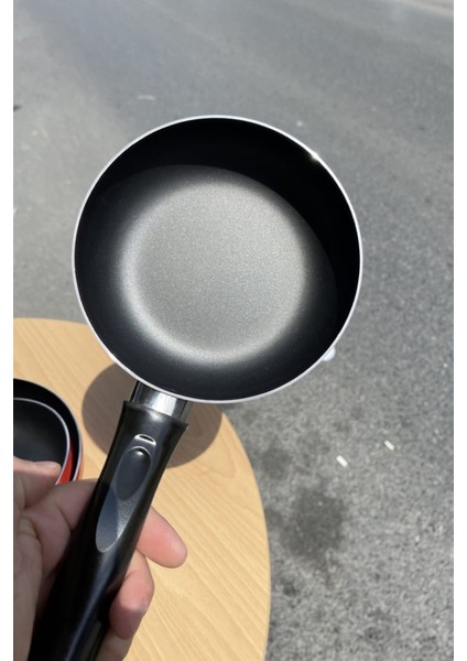 3'lü Teflon Tava Seti, 16-20-24 Cm, Şık ve Kullanışlı Siyah ve Beyaz Renk Seçenekleri