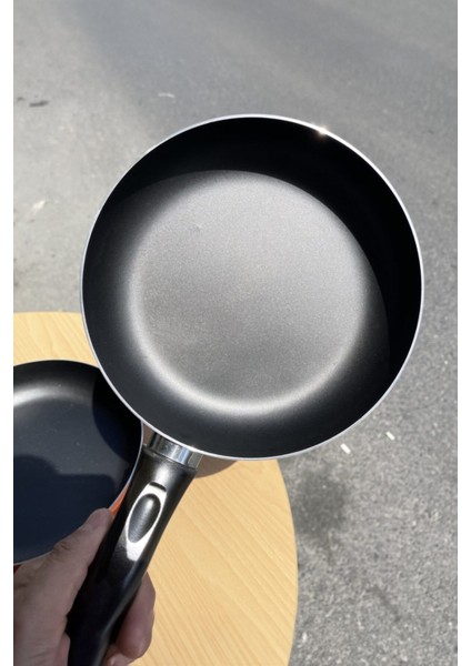 3'lü Teflon Tava Seti, 16-20-24 Cm, Şık ve Kullanışlı Siyah ve Beyaz Renk Seçenekleri modelleri
