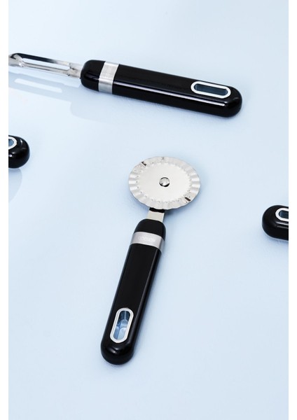 Siyah 18,4 cm Hamur Kesici, Pratik ve Kullanışlı Mutfak Gereci