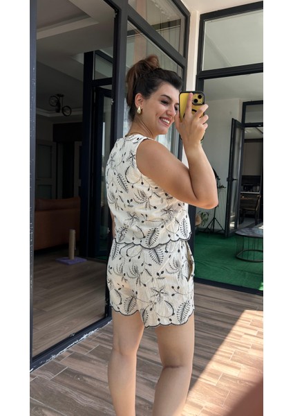 Nakışlı Kare Yaka Bluz Şortlu Takım