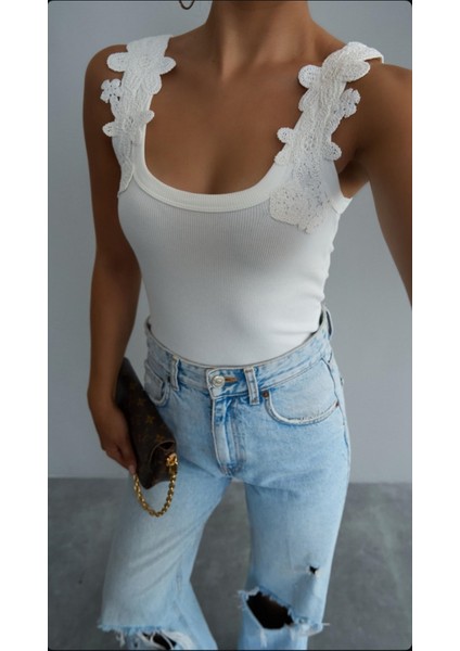 Omuzdan Dantelli Askılı Bluz fiyatları