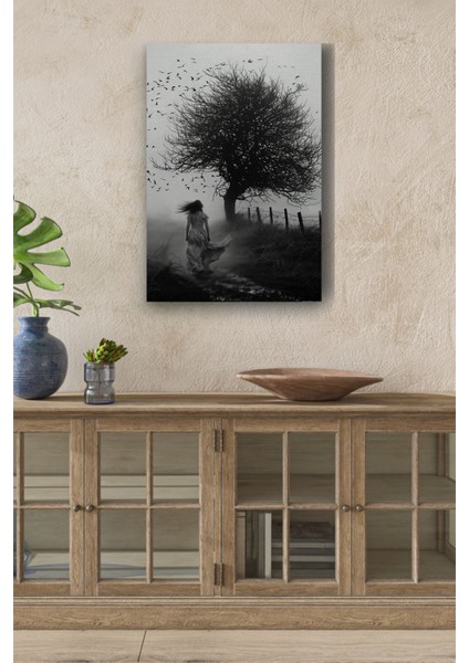 Siyah Beyaz Ağaca Yürüyen Kadın Kanvas Tablo, Renkli Dekorasyon Parçası