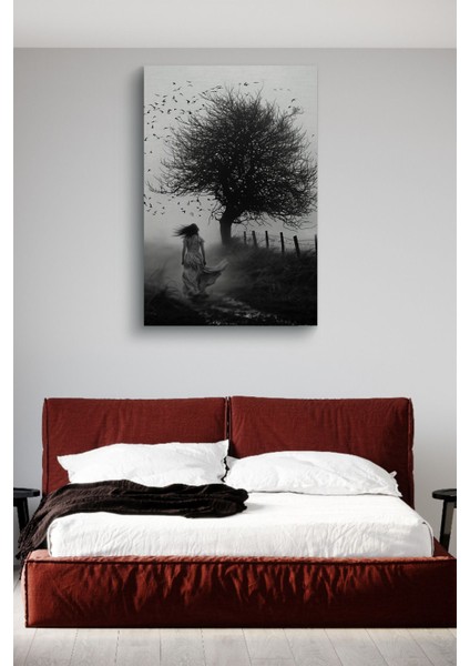 Siyah Beyaz Ağaca Yürüyen Kadın Kanvas Tablo, Renkli Dekorasyon Parçası modelleri