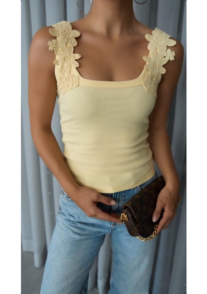 Omuzdan Dantelli Askılı Bluz fiyatları