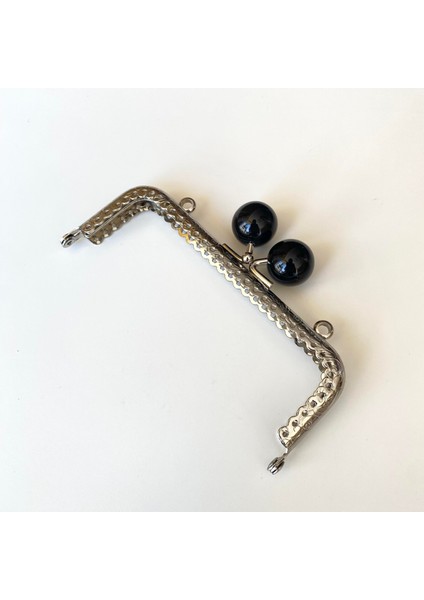 Köşeli Siyah Inci Boncuklu Işleme Baskılı Askılıklı Çanta ve Cüzdan Bursu - Klipsi Gümüş 10.5 cm BA-0108