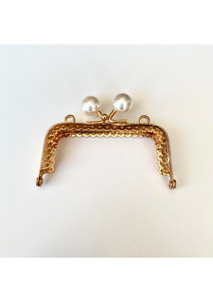 Köşeli Beyaz Inci Boncuklu Işleme Baskılı Askılıklı Çanta ve Cüzdan Bursu - Klipsi Altın 8.5 cm BA-0107