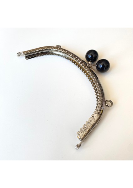 Oval Siyah Inci Boncuklu Işleme Baskılı Çanta ve Cüzdan Bursu - Klipsi Gümüş 16.5 cm BA-0105