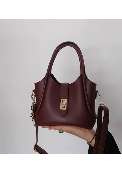 Charmlı Bordo Suni Deri Yavrulu El ve Omuz Çantası fırsatları