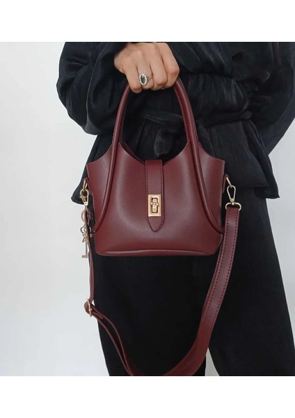 Charmlı Bordo Suni Deri Yavrulu El ve Omuz Çantası