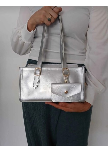 Charmlı Kırışık Görünümlü Suni Deri Omuz Çantası modelleri