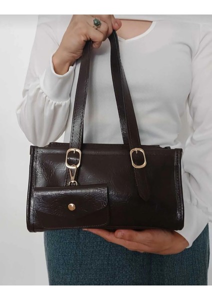 Charmlı Kırışık Görünümlü Suni Deri Omuz Çantası