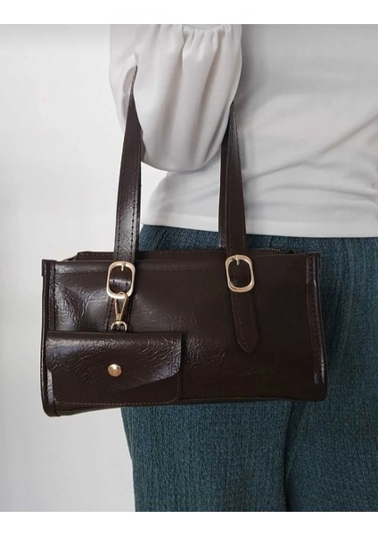 Charmlı Kırışık Görünümlü Suni Deri Omuz Çantası fiyatları