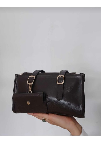 Charmlı Kırışık Görünümlü Suni Deri Omuz Çantası indirimleri