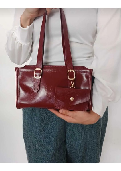 Charmlı Kırışık Görünümlü Suni Deri Omuz Çantası