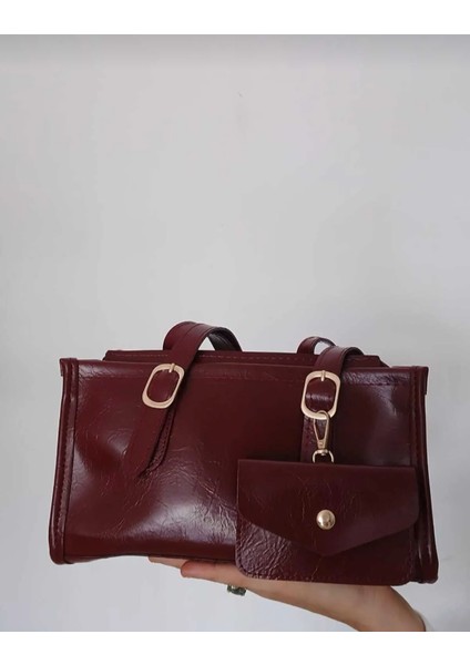 Charmlı Kırışık Görünümlü Suni Deri Omuz Çantası fiyatları