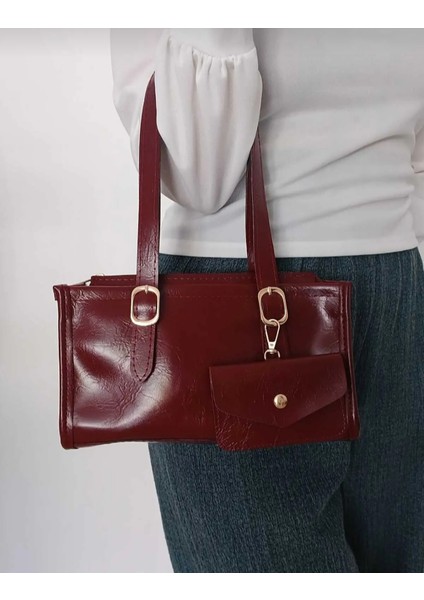 Charmlı Kırışık Görünümlü Suni Deri Omuz Çantası fırsatları