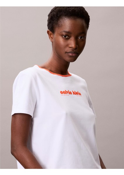 Ck LV047C821G Ss Retro Logo Graphıc Tee Kadın Tshirt fırsatları