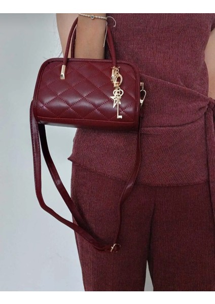 Suni Deri Charmlı Baklava Desenli Omuz Çantası fırsatları