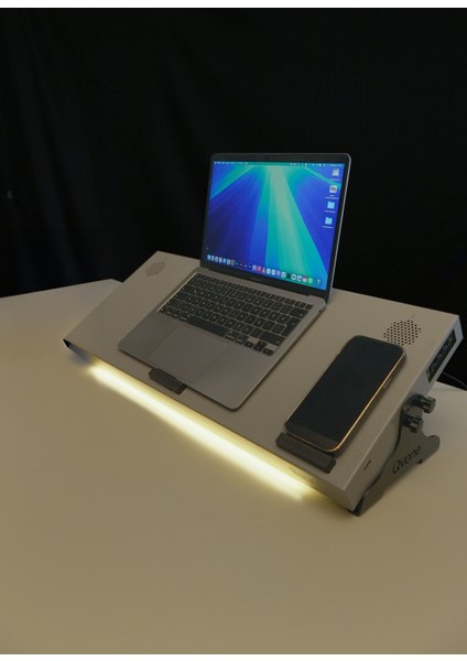 Çok Fonksiyonlu Laptop & Monitör Standı – Kablosuz Şarj, USB 3.0, Fan, Hoparlör, Gün Işığı, modelleri