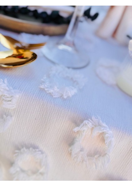 Beyaz Nakışlı Ponponlu 40X110 cm Çok Amaçlı Masa Koşusu fiyatları