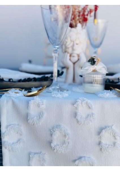 Beyaz Nakışlı Ponponlu 40X110 cm Çok Amaçlı Masa Koşusu modelleri