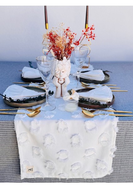 Beyaz Nakışlı Ponponlu 40X110 cm Çok Amaçlı Masa Koşusu fırsatları