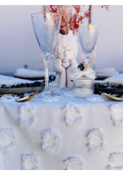 Beyaz Nakışlı Ponponlu 40X110 cm Çok Amaçlı Masa Koşusu indirimleri