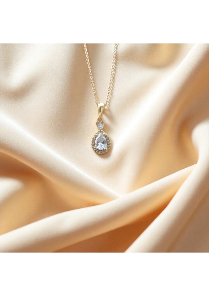 Altın Renkli Damla Taşlı Çelik Kadın Kolye – Zarif ve Işıltılı Tasarım modelleri