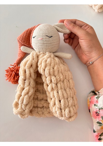 Amigurumi Tavşan Uyku Arkadaşı – El Yapımı, Yumuşak Peluş Battaniye Oyuncak fiyatları