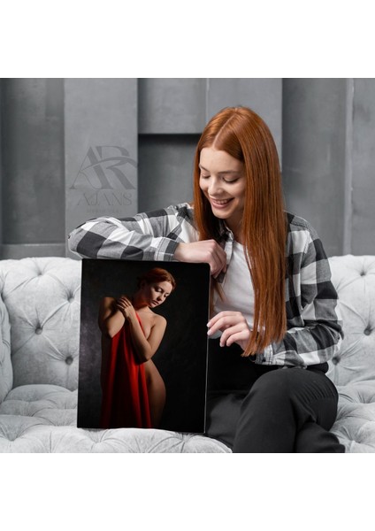 Kırmızı Çarşaflı Kadın Kanvas Tablo, Renkli ve Özel Tasarım Bahçe Dekoru fiyatları