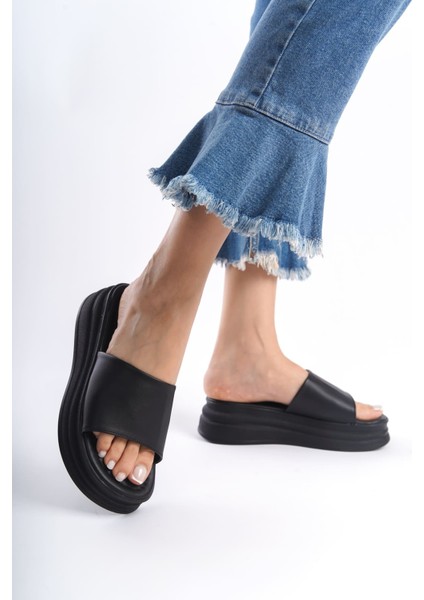 Lıana Düz Topuklu Kalın ve Ortopedik Taban Kadın Terlik St Siyah fırsatları