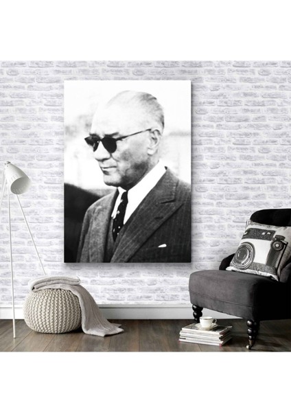 Siyah Kanvas Tablo, Atatürk Resmi, Şık ve Modern Dekorasyon Parçası