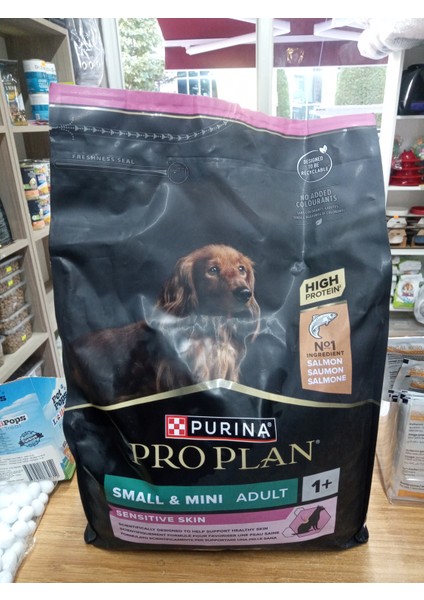 Hassas Deriye Sahip Küçük ve Mini Irk Köpek Kuru Mama Somonlu 3 kg ( 1 ADET REFLEX PLUS KÖPEK YAŞ MAMA HEDİYE)