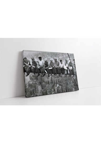 Modern Gökdelen Temalı Siyah Kanvas Tablo, Şıklık ve Estetiği Evinize Getirir.