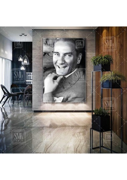 Gülümseyen Ulu Önder Dikey Kanvas Tablo, Renkli ve Şık Dekorasyon Parçası