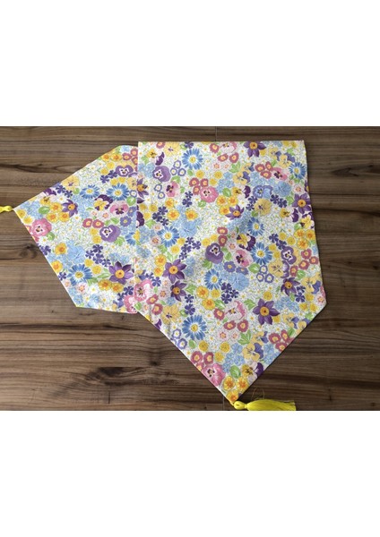 Bahar Çiçekleri Desenli Runner