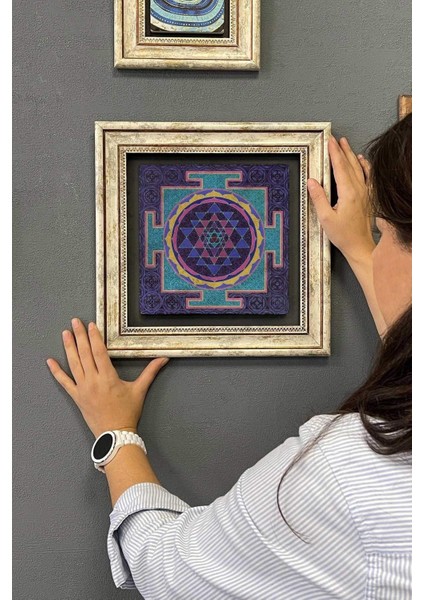 Renkli Taş Çerçeveli Tablo 30X30 cm Lotus Sri Yantra ve Yaşam Çiçeği