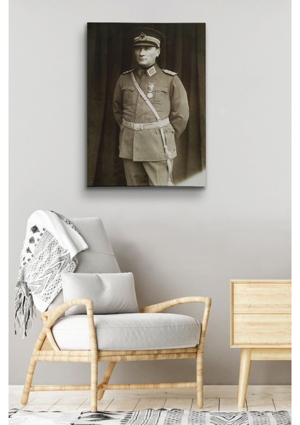 Beyaz Atatürk Kanvas Tablo, Dekoratif ve Şık Bir Sanat Eseri