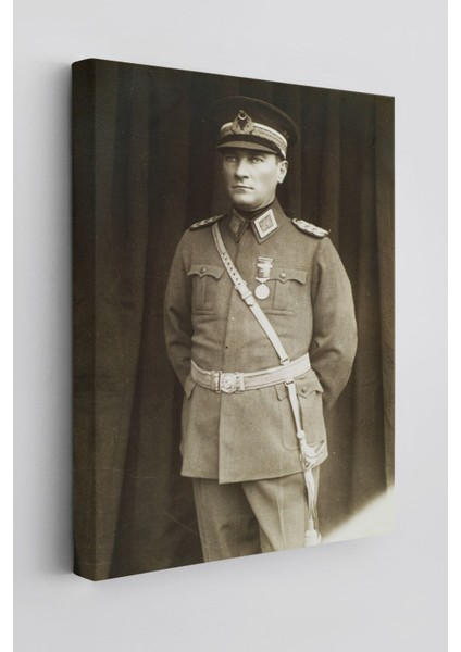 Beyaz Atatürk Kanvas Tablo, Dekoratif ve Şık Bir Sanat Eseri modelleri