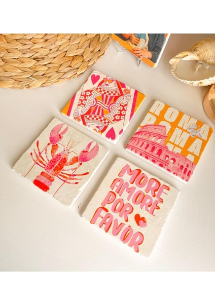 Modern Art Tasarımlı Bardak Altlığı Roma, Pembe ve Turuncu Kolezyum, Iskambil ve Motto Temalı